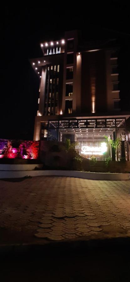 The Pinnacle Inn Sarnath Varanasi Exterior photo